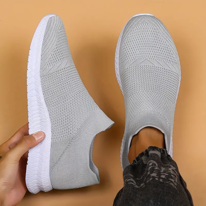 "Herr sockskor i textil och syntet med strumpliknande design, lätt flexibel sula, modern stil för aktiv eller avslappnad anvä