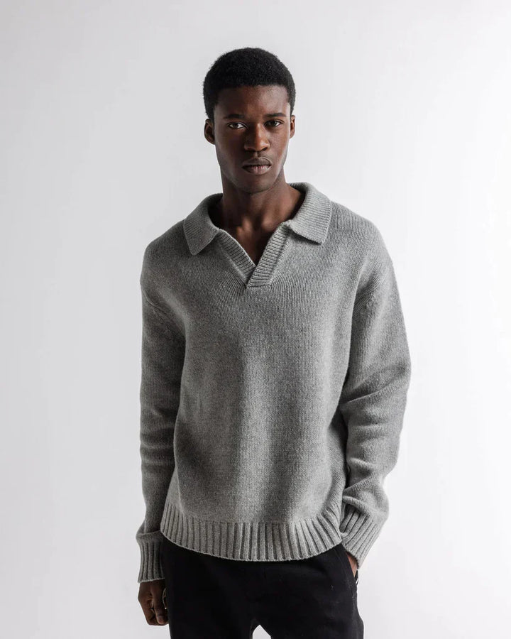 "Herr stickad tröja i mjukt material, klassisk design, cirkulär hals, perfekt för lager-på-lager och olika tillfällen."