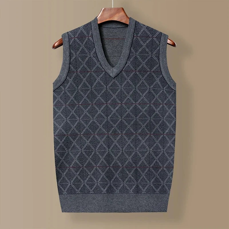 "Herr stickad ulltanktop framifrån, mjuk exklusiv design, avslappnad passform för alla kroppstyper, värmeisolerande."