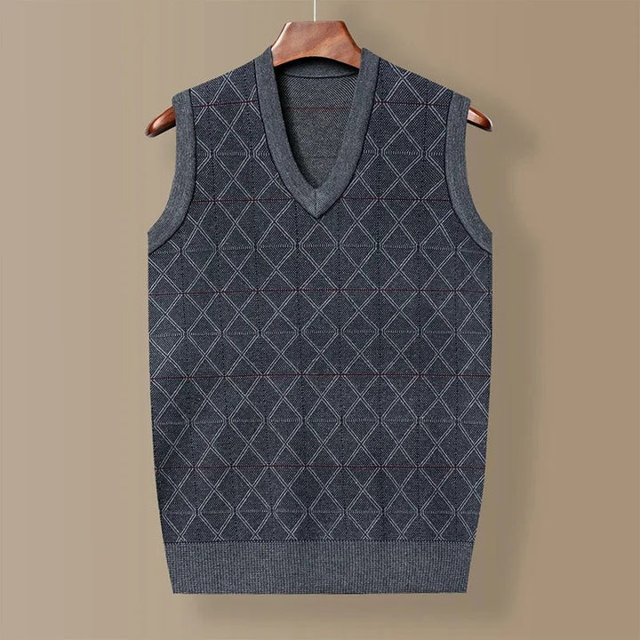 "Herr stickad ulltanktop framifrån, mjuk exklusiv design, avslappnad passform för alla kroppstyper, värmeisolerande."