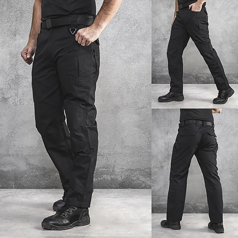 "Herr taktiska lastbyxor i polyester med flera fickor, idealiska för friluftsliv, grön färg och robust design."