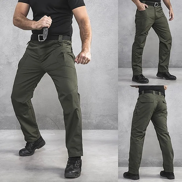 "Herr taktiska lastbyxor i polyester med flera fickor, idealiska för friluftsliv, grön färg och robust design."