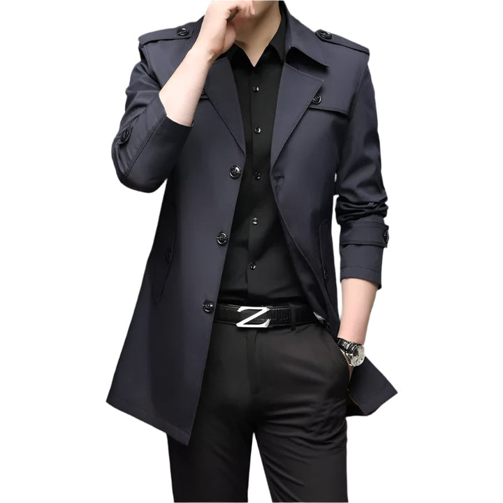 "Herr trenchcoat polyester elegans med klassisk siluett, slät yta och djupa fickor för stil och funktion."