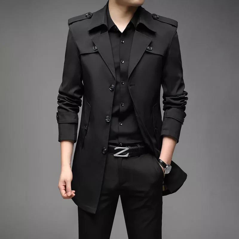 "Herr trenchcoat polyester elegans med klassisk siluett, slät yta och djupa fickor för stil och funktion."