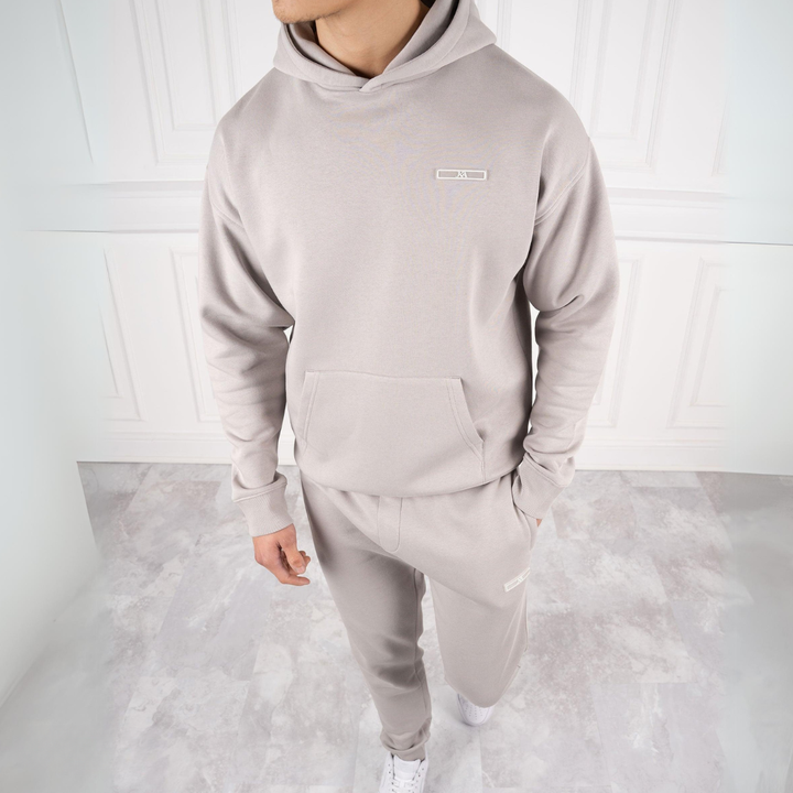 "Herr träningsdräkt slim fit i modern design med elastiskt midjeband för stil och komfort."