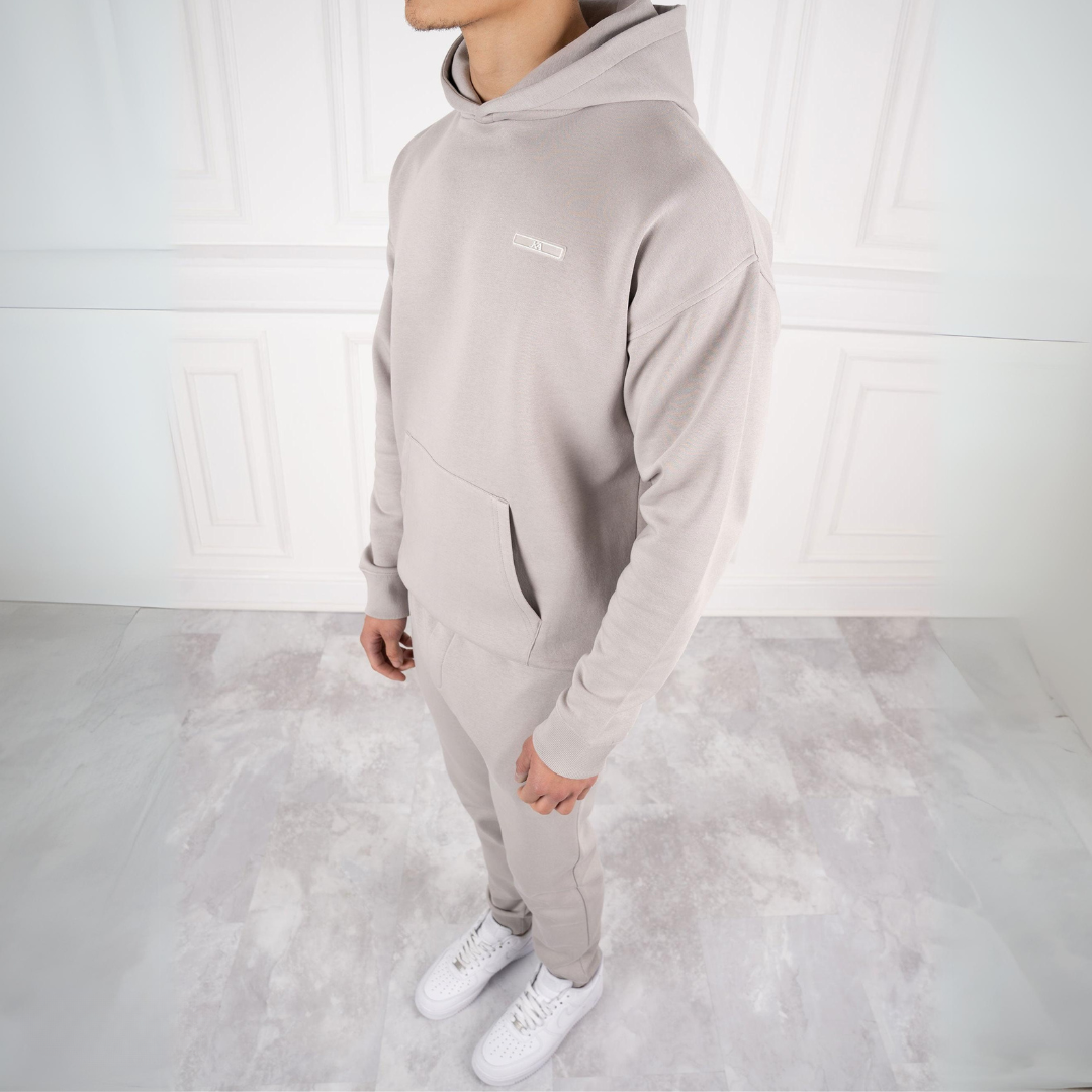 "Herr träningsdräkt slim fit i modern design med elastiskt midjeband för stil och komfort."