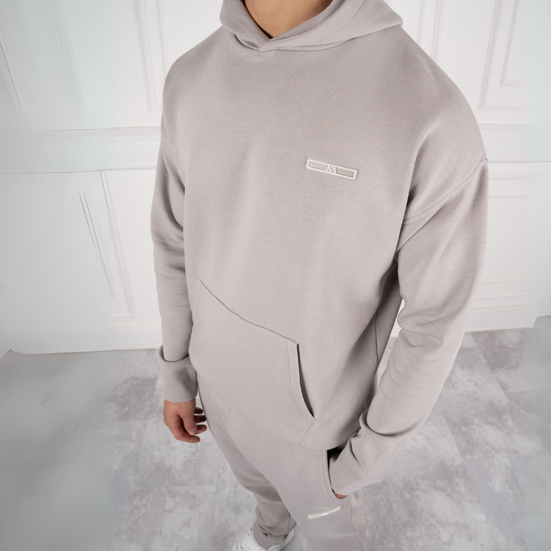 "Herr träningsdräkt slim fit i modern design med elastiskt midjeband för stil och komfort."