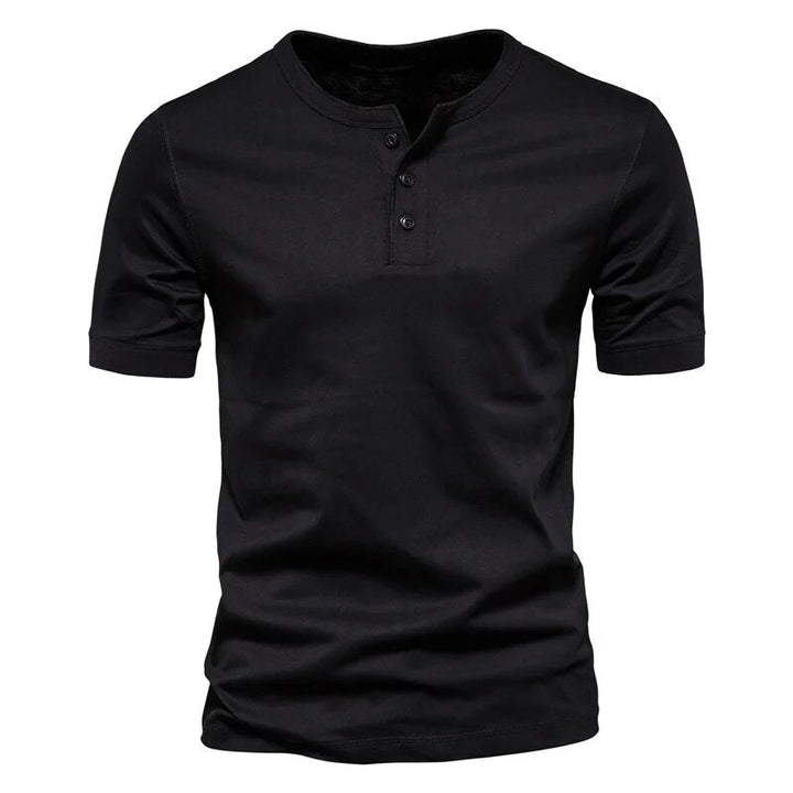 "Herr t-shirt i mjuk bomull med elegant krage, perfekt för avslappnade och formella tillfällen. Stilren och bekväm design."