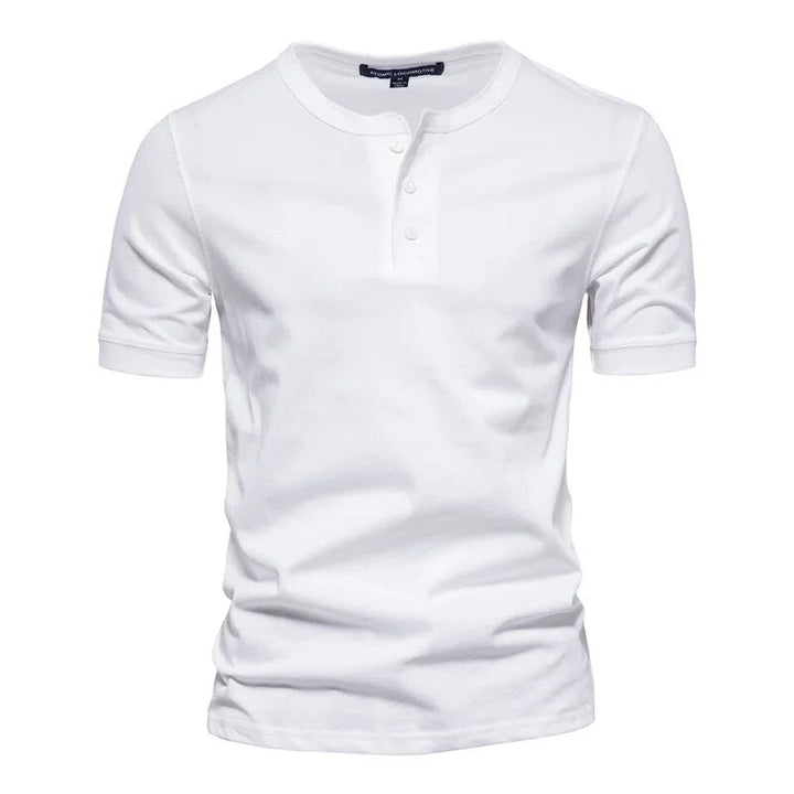 "Herr t-shirt i mjuk bomull med elegant krage, perfekt för avslappnade och formella tillfällen. Stilren och bekväm design."