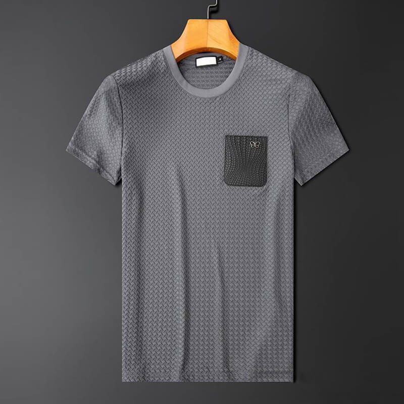 "Herr tvådelad fritidsset i polyester, T-shirt och byxor, visad framifrån i klassisk grå nyans för avslappnad stil."