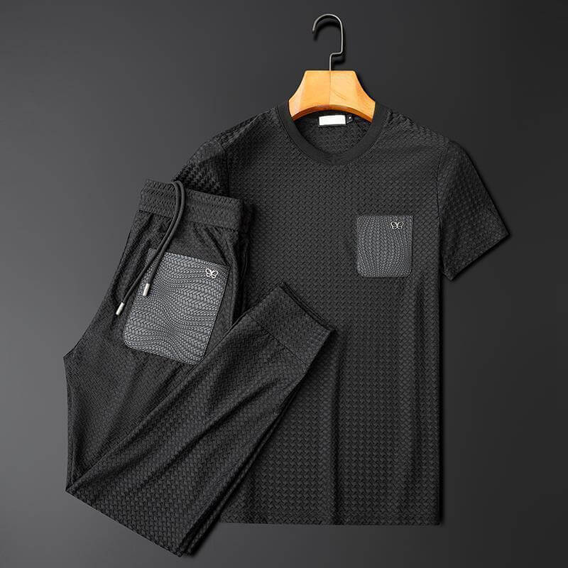 "Herr tvådelad fritidsset i polyester, T-shirt och byxor, visad framifrån i klassisk grå nyans för avslappnad stil."