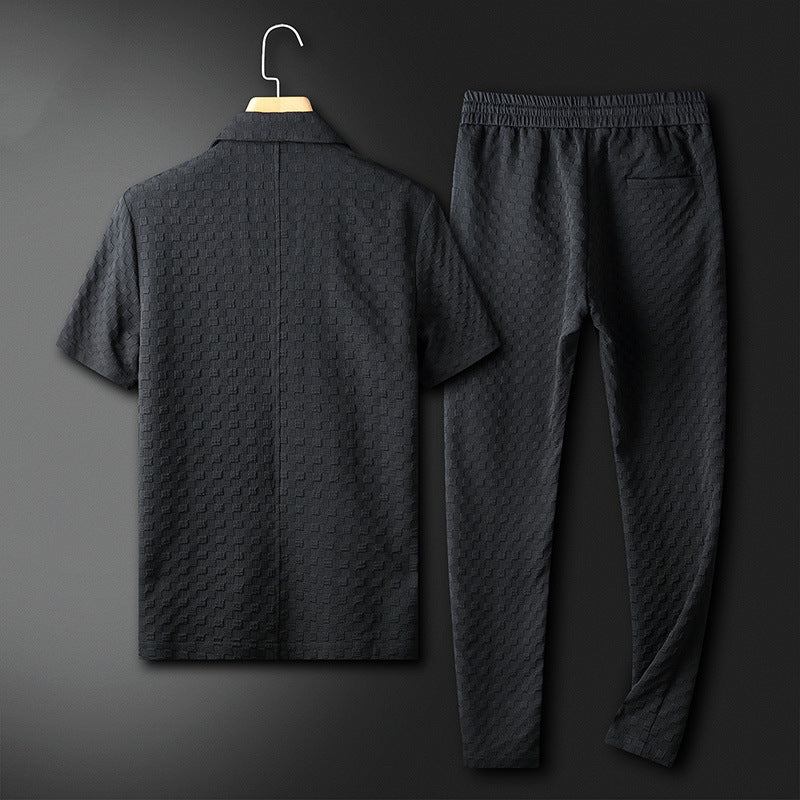 "Herr tvådelad kostym i svart med geometriskt mönster, bekväm polyester, elegant och trendig för sommarevenemang."