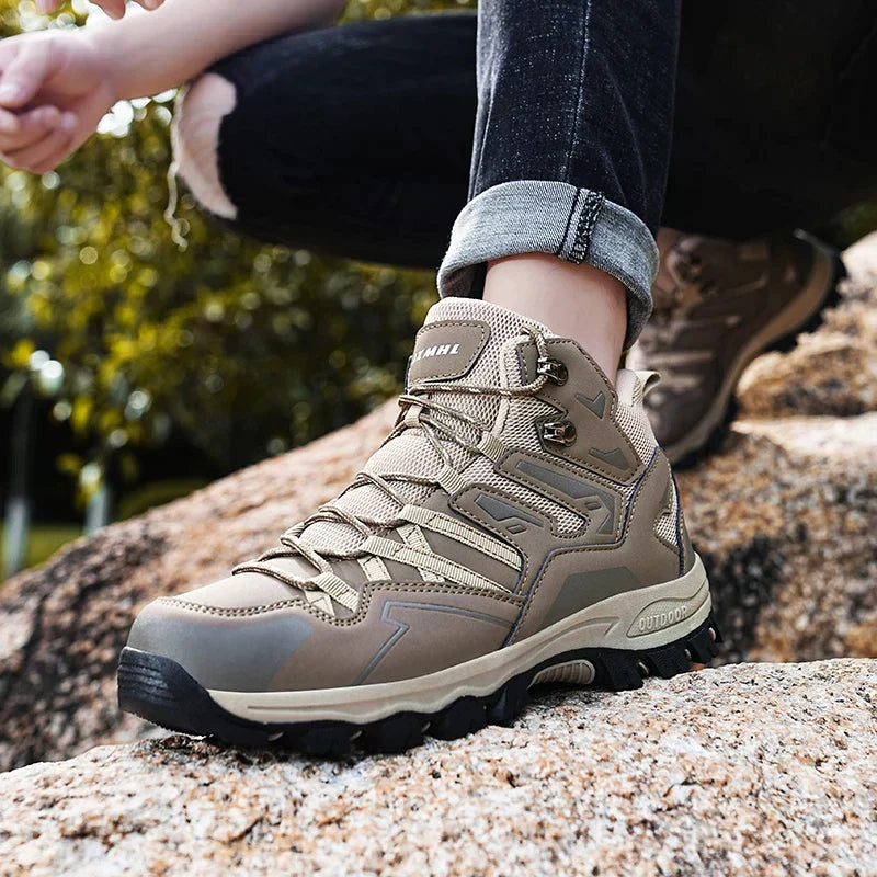 "Herr vattentäta vandringssko, slitstark design, förbättrat grepp, brun färg, idealisk för skog och fjällvandring."