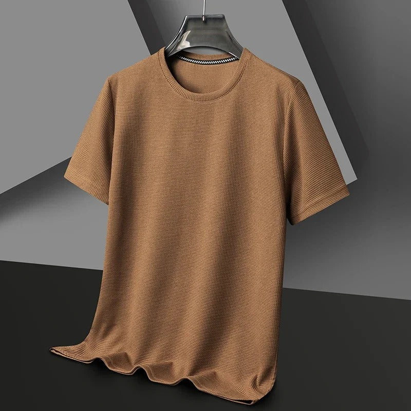 "Herr våfflad bomullst-shirt med rund hals, grön, unikt texturerat tyg, andningsbart och stilfullt, perfekt vardagsplagg."