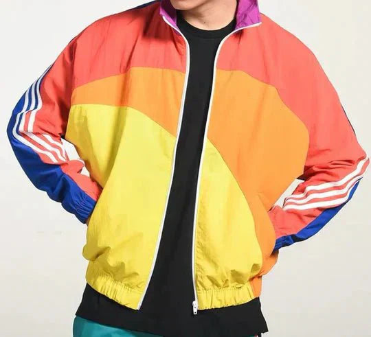 "Herr vindjacka i retro stil, lätt polyester, vindavvisande, stilren design för urbana äventyr och naturutflykter."