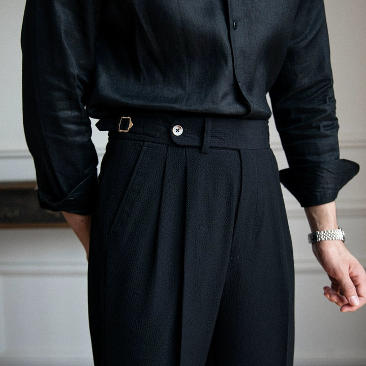 "Herr vintage byxor hög midja, raka ben, framsida i beige och blå nyans, stilren och tidlös design."