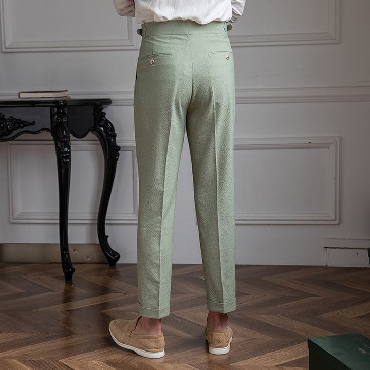 "Herr vintage byxor hög midja, raka ben, framsida i beige och blå nyans, stilren och tidlös design."