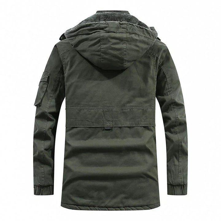 "Herr vinterjacka med huva, fleecefoder, justerbar passform och fickor, ideal för kalla dagar och stilfullt vardagsbruk."