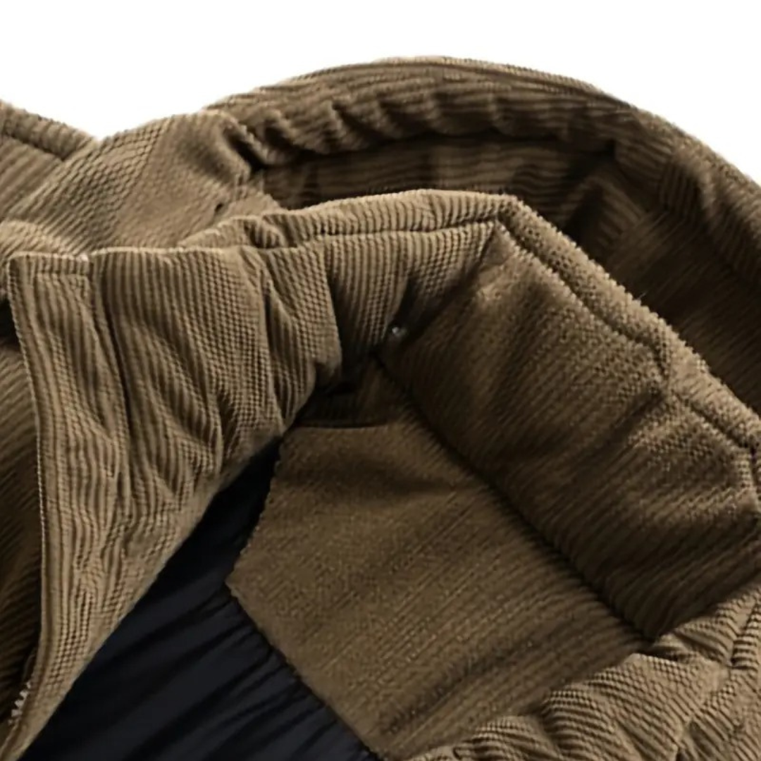 "Herr vinterjacka med sladdhuva, långärmad design, flera fickor och modern stil, perfekt för höst och vinter."