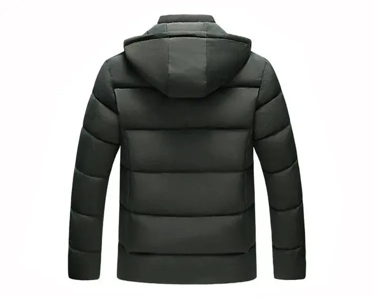 "Herr vinterkappa parkas med justerbar huva, rymliga fickor och stilren design, perfekt för kalla vinterdagar."