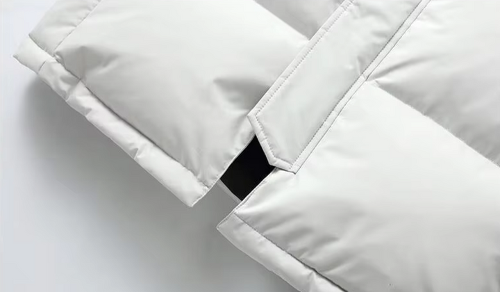 "Herr vinterkappa puffer parka, lång design, stilfull och varm, perfekt för vinter, kombinerad med jeans och stövlar."