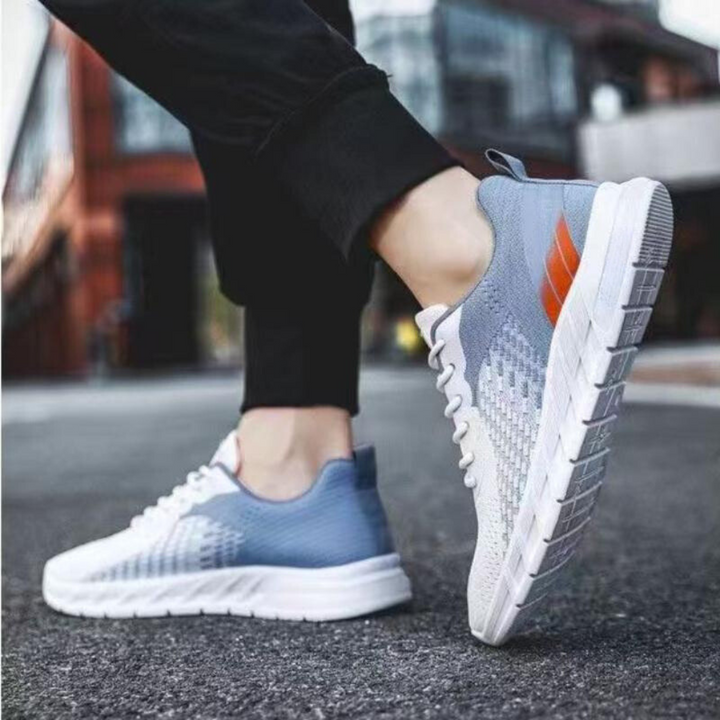 "Herrandningsbara stickade sportskor med flyknit ovandel, gummisula och snörning för stil och komfort vid träning."