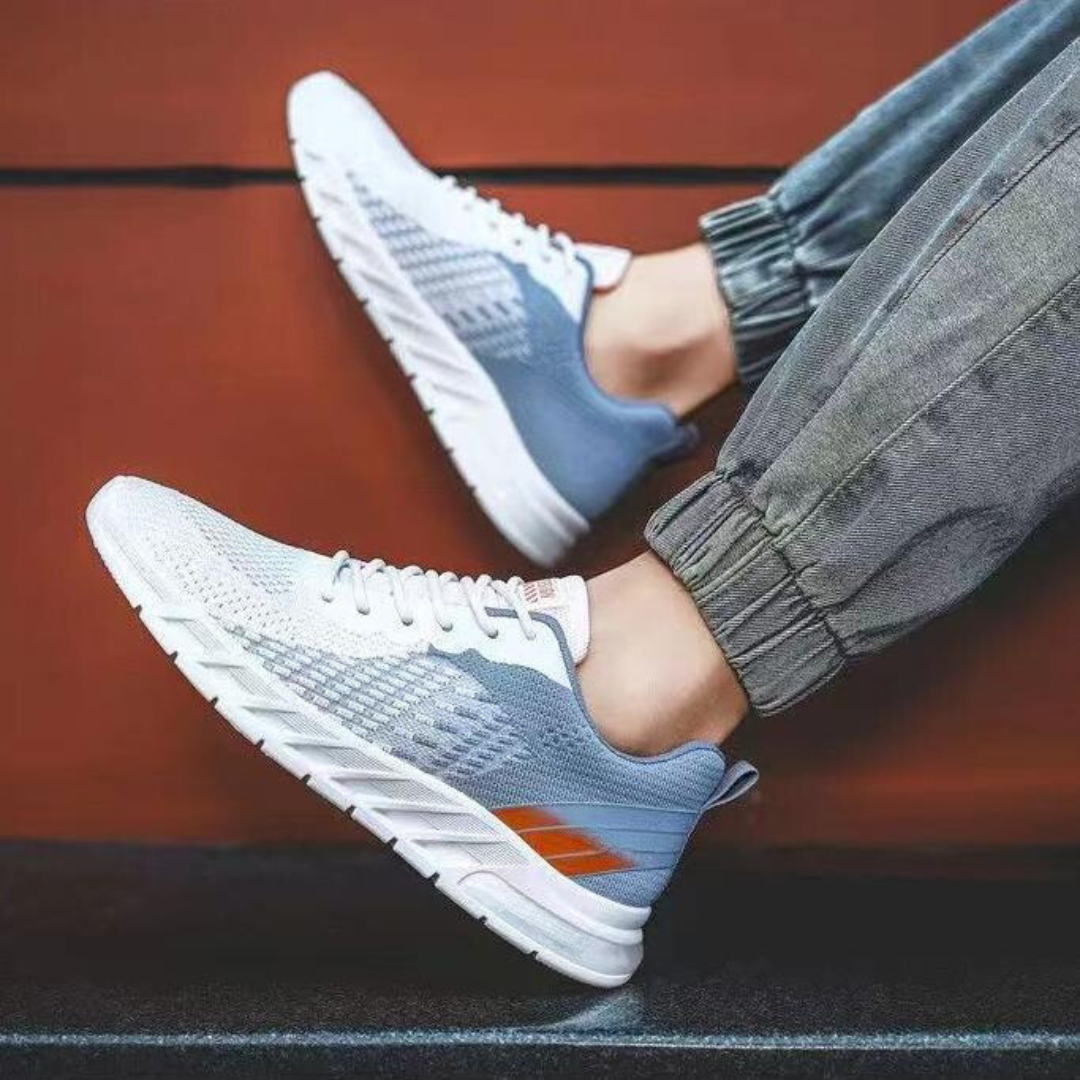 "Herrandningsbara stickade sportskor med flyknit ovandel, gummisula och snörning för stil och komfort vid träning."