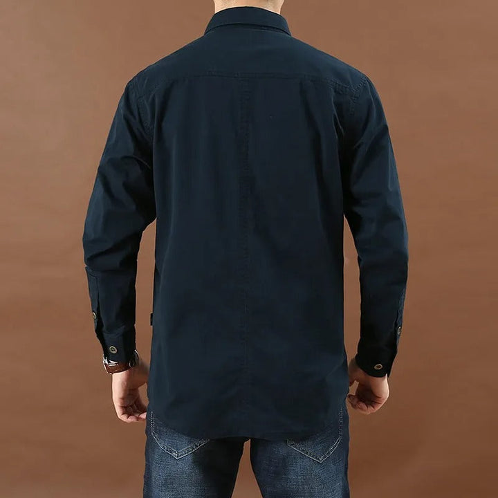 "Herrar Cargo Skjorta Slim Fit i lätt bomull, elegant passform, praktiska bröstfickor, perfekt för moderna män"
