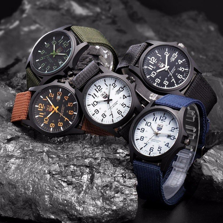 "Herrar militärt armbandsur med lysande urtavla, stoppur, rostfritt stål och silikonrem, perfekt för äventyr och vardagsbruk.