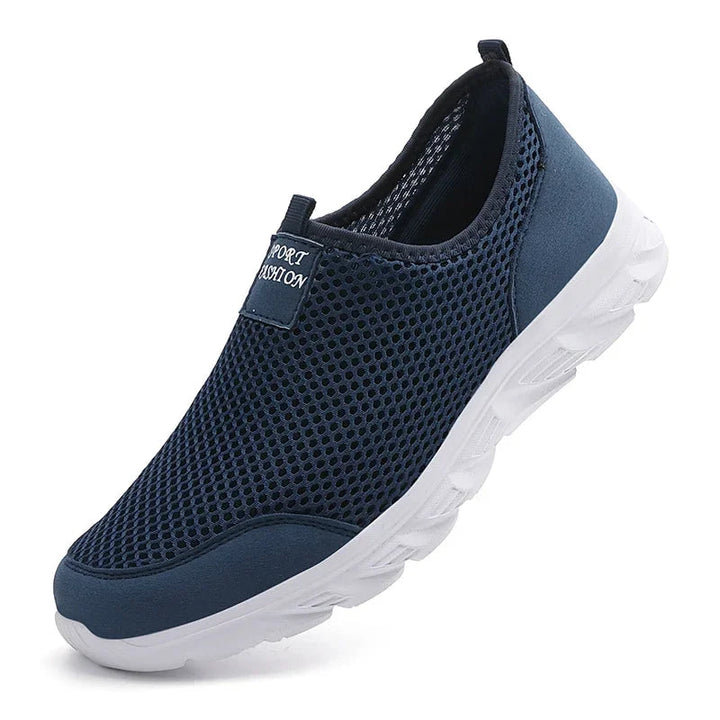 "Herrarnas slip-on mesh löparskor med lätt EVA-sula, perfekt för sommaraktiviteter, andningsbar och stilren design."