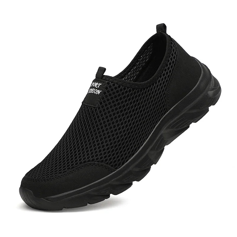 "Herrarnas slip-on mesh löparskor med lätt EVA-sula, perfekt för sommaraktiviteter, andningsbar och stilren design."