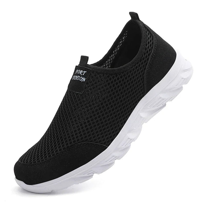 "Herrarnas slip-on mesh löparskor med lätt EVA-sula, perfekt för sommaraktiviteter, andningsbar och stilren design."