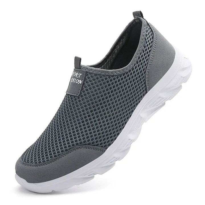 "Herrarnas slip-on mesh löparskor med lätt EVA-sula, perfekt för sommaraktiviteter, andningsbar och stilren design."