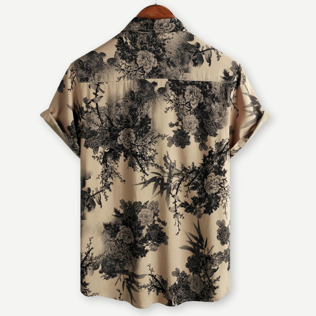 "Herrblom T-shirt med korta ärmar, blommigt mönster, lätt och stretchigt tyg, idealisk för vardag och avkoppling."