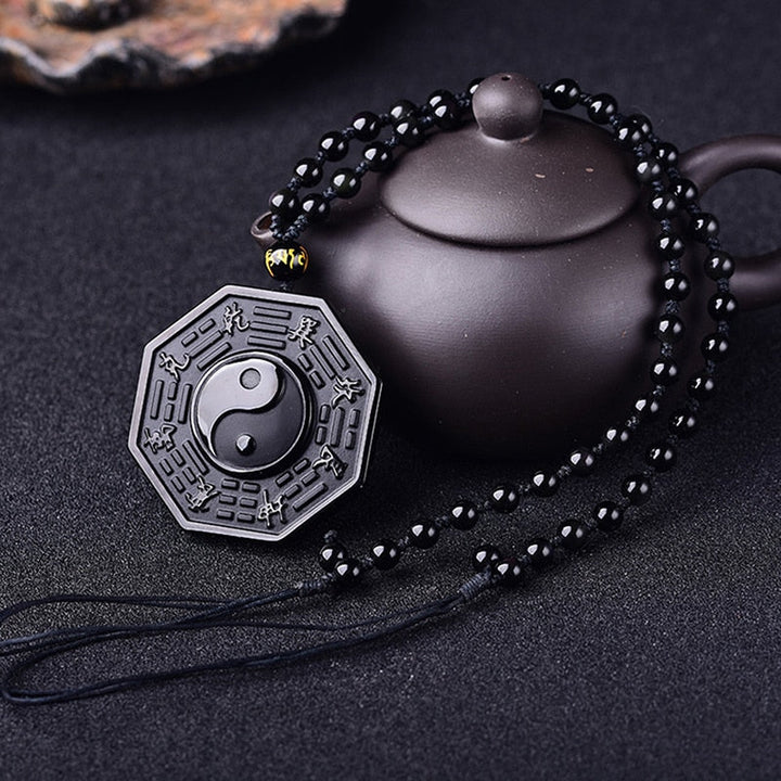 Herrens Yin Yang Halsband i svart obsidian med mantrapärla, elegant design som främjar balans och inre frid.