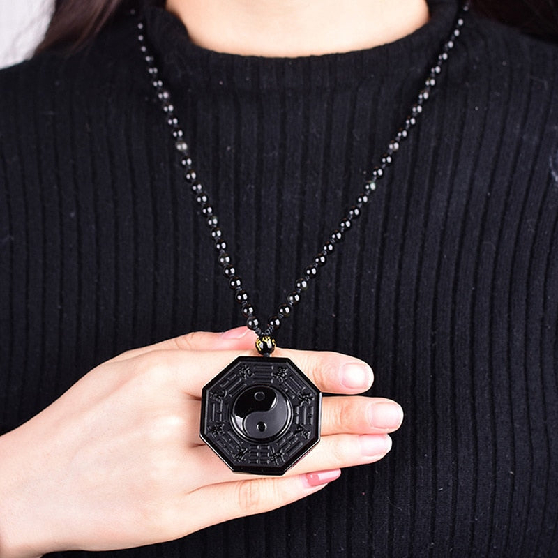 Herrens Yin Yang Halsband i svart obsidian med mantrapärla, elegant design som främjar balans och inre frid.