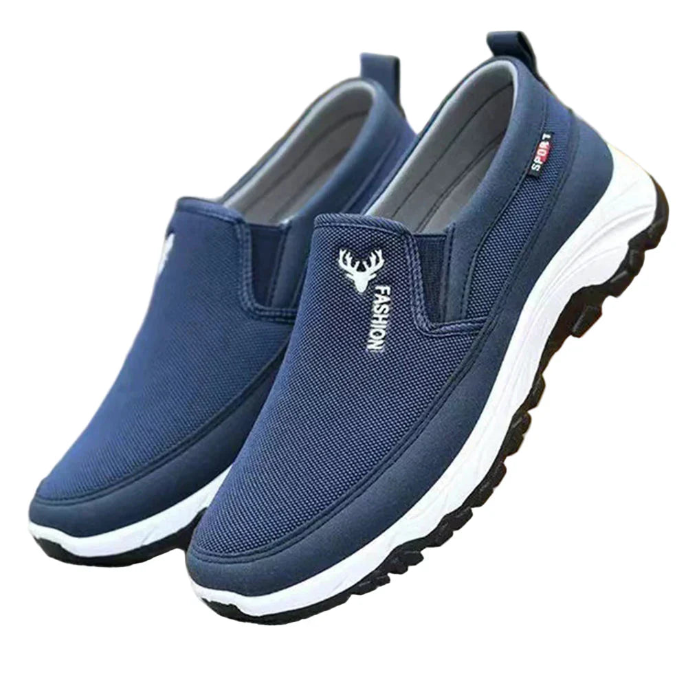 Herrens andningsbara löparskor i mesh med slip-on design och non-slip sula för utomhusanvändning, perfekt för äventyr.