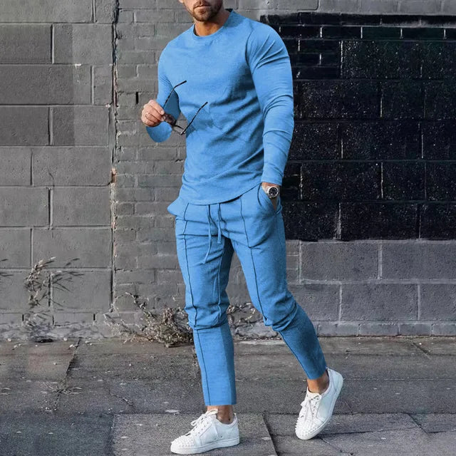 "Herrens loungepak i sportig polyester, flerfärgad, inkluderar långärmad tröja och byxor för komfort och stil."