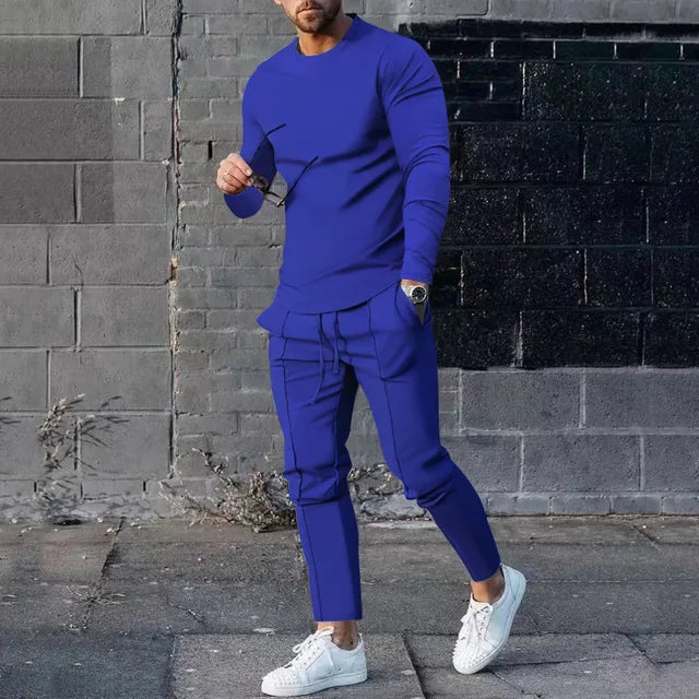 "Herrens loungepak i sportig polyester, flerfärgad, inkluderar långärmad tröja och byxor för komfort och stil."