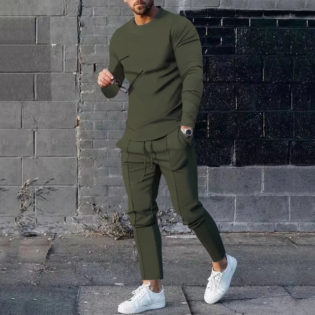 "Herrens loungepak i sportig polyester, flerfärgad, inkluderar långärmad tröja och byxor för komfort och stil."