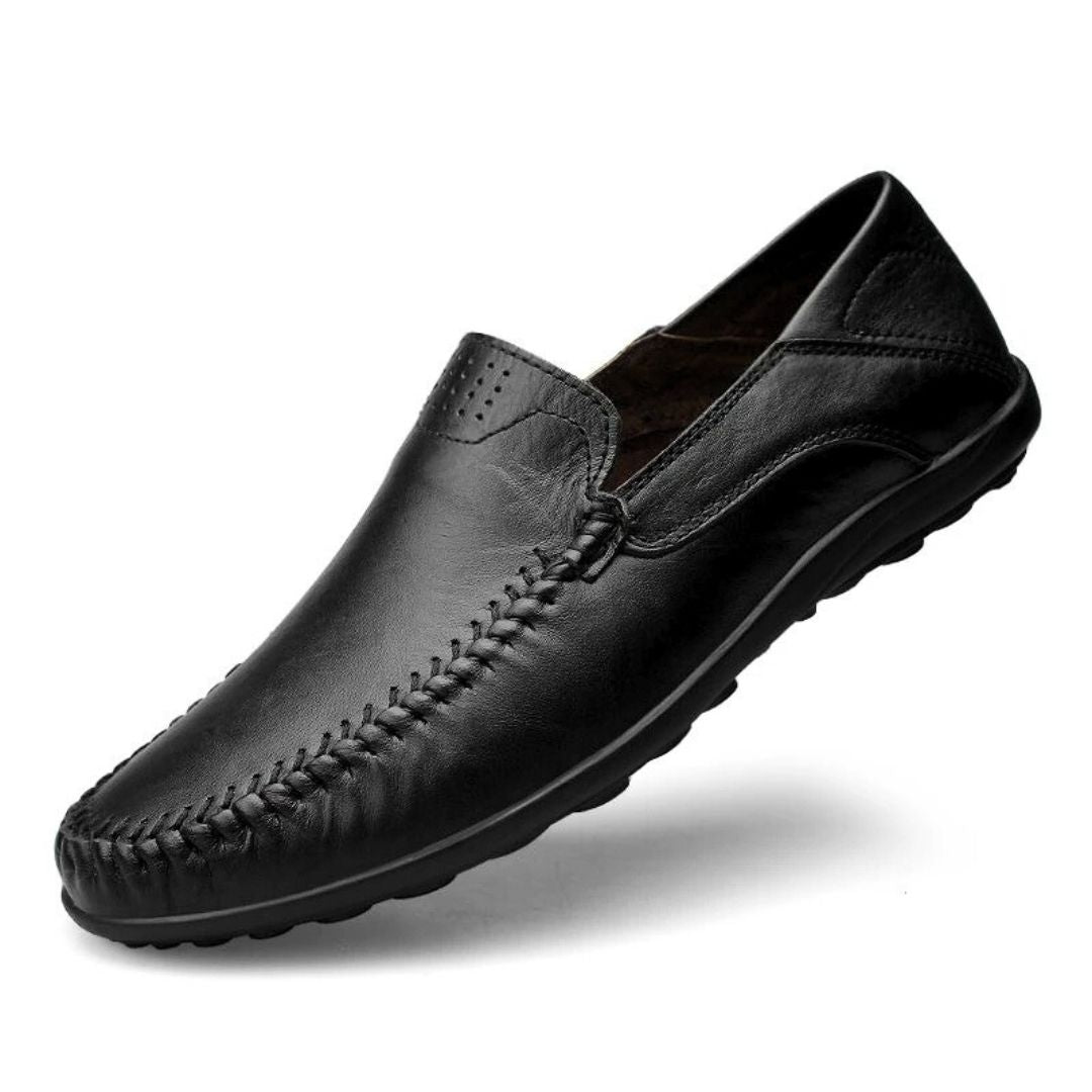 "Herrens lätta loafers i PU-läder med stilren design och flexibel sula för optimal komfort och rörlighet."