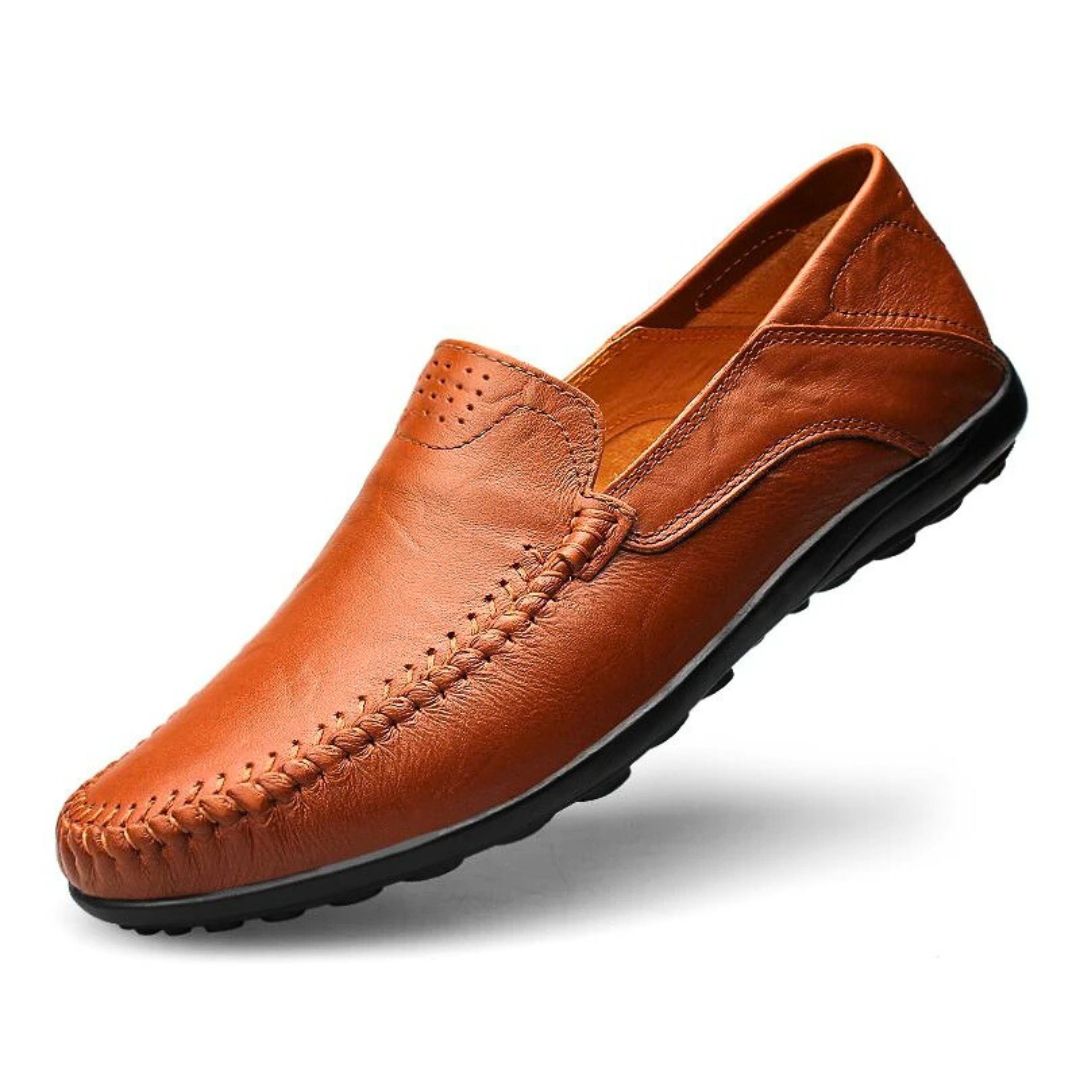 "Herrens lätta loafers i PU-läder med stilren design och flexibel sula för optimal komfort och rörlighet."