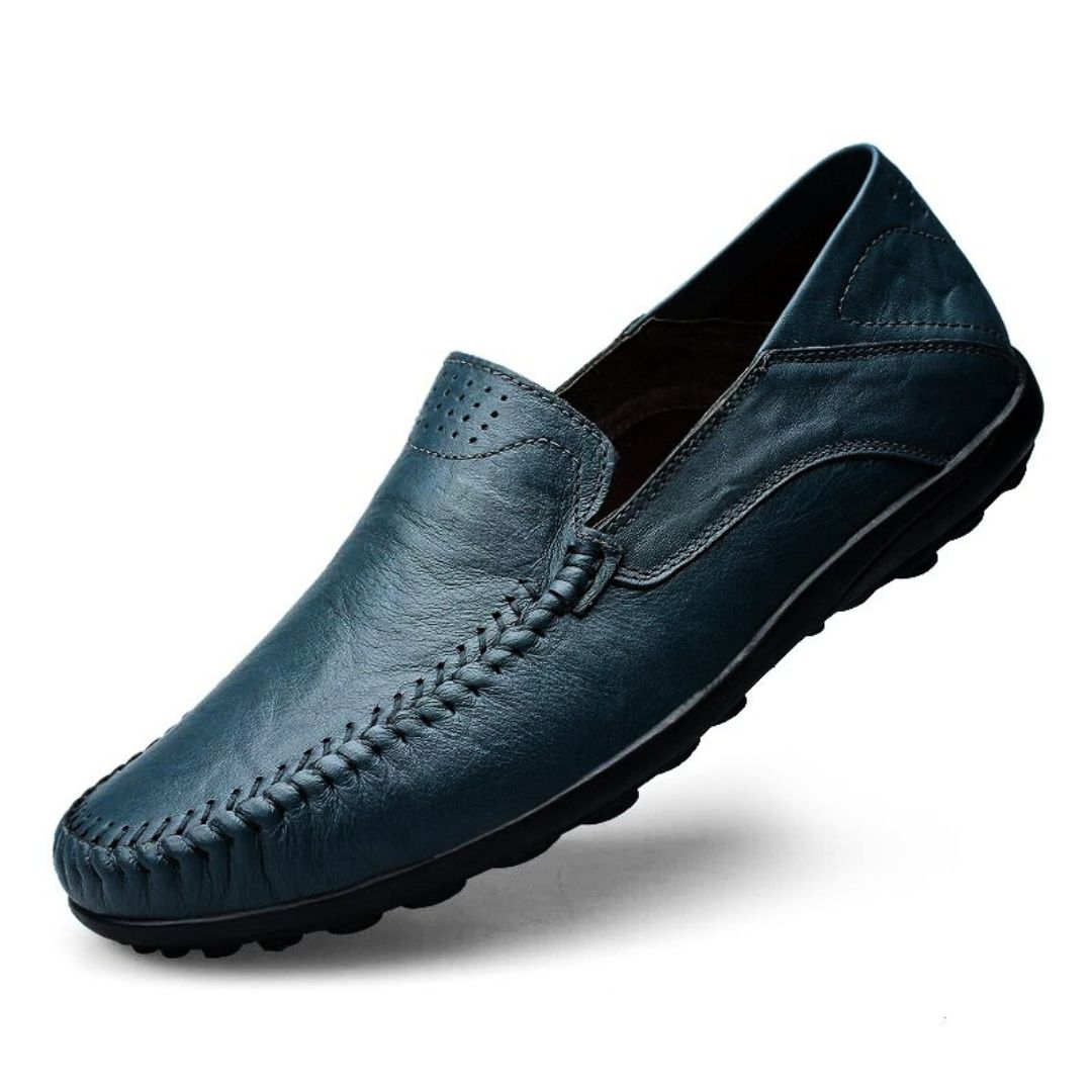"Herrens lätta loafers i PU-läder med stilren design och flexibel sula för optimal komfort och rörlighet."