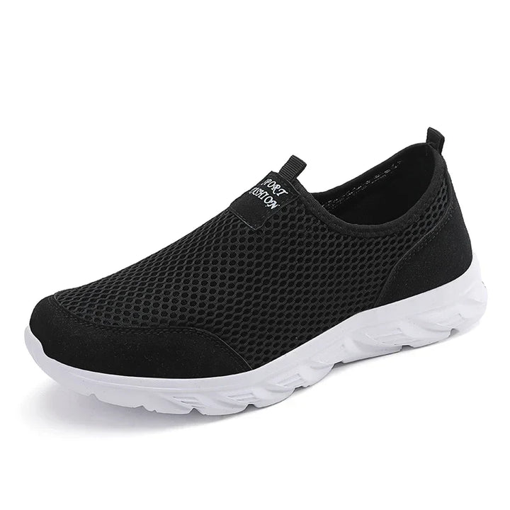 "Herrens slip-on sneakers i andningsbart material med robust gummisula, stilren design för vardag och utomhusbruk."