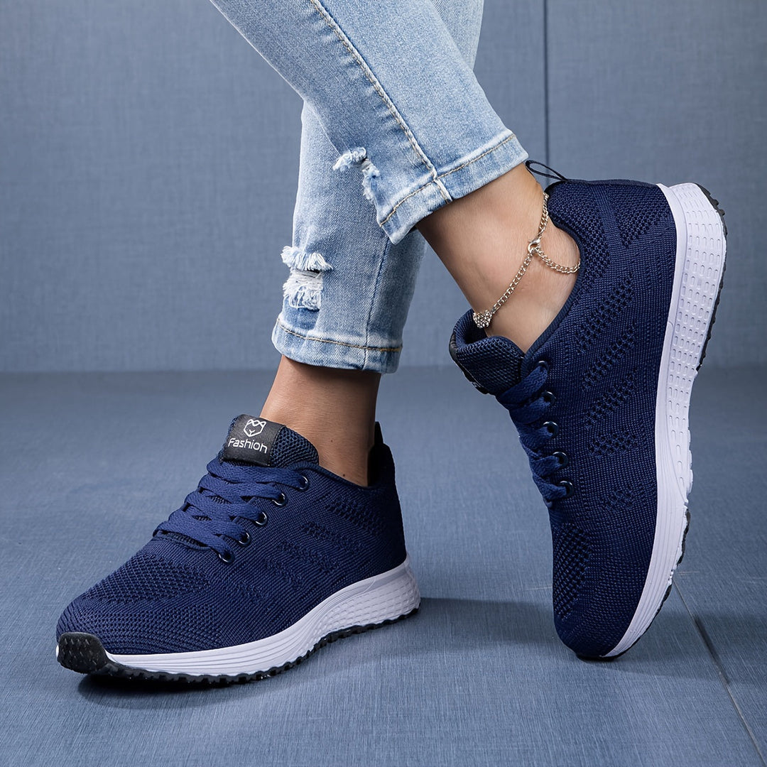"Herrens strickade camouflage sportskor, low-top sneakers med ventilerat material, perfekt för utomhusäventyr."