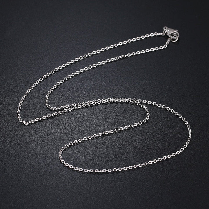 "Herrhalsband i rostfritt stål, kedjemodell med tidlös design, skinande finish för elegans vid alla tillfällen."