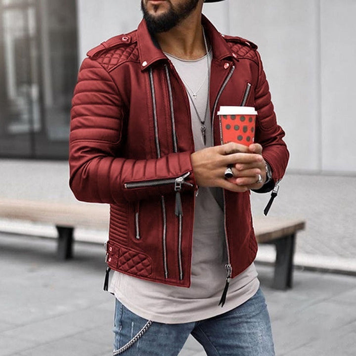 "Herrjacka i elegant polyester, modern och mångsidig design, perfekt för både vardag och fest, syns i naturmiljö."