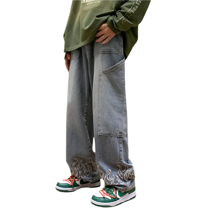 "Herrjeans i mjuk denim med unik elddesign, perfekt för stil och komfort, med djupa fickor och optimal passform."