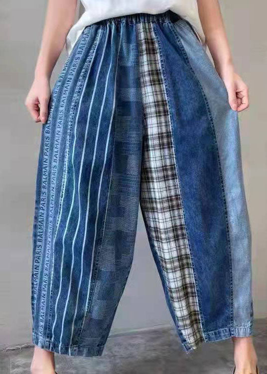 "Herrjeans i unik denim patchwork design, modernt snitt, blåa toner, perfekt för både vardag och fritid."