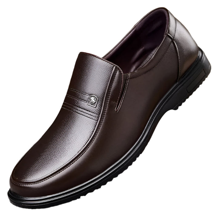 "Herrloafers i elegant brun PU-läder, klassisk design, idealiska för formella och avslappnade tillfällen."